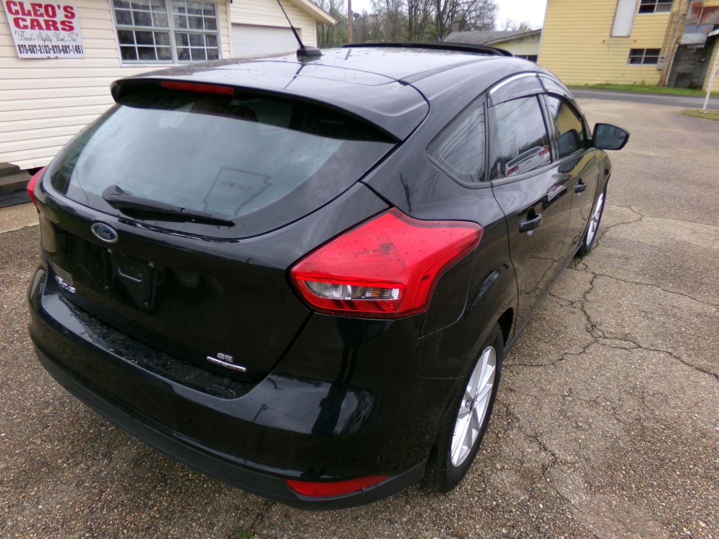 2015 Black /Black Ford Focus SE (1FADP3K27FL) , automatic transmission, located at 401 First NE, Bearden, AR, 71720, (870) 687-3414, 33.726528, -92.611519 - Photo#19